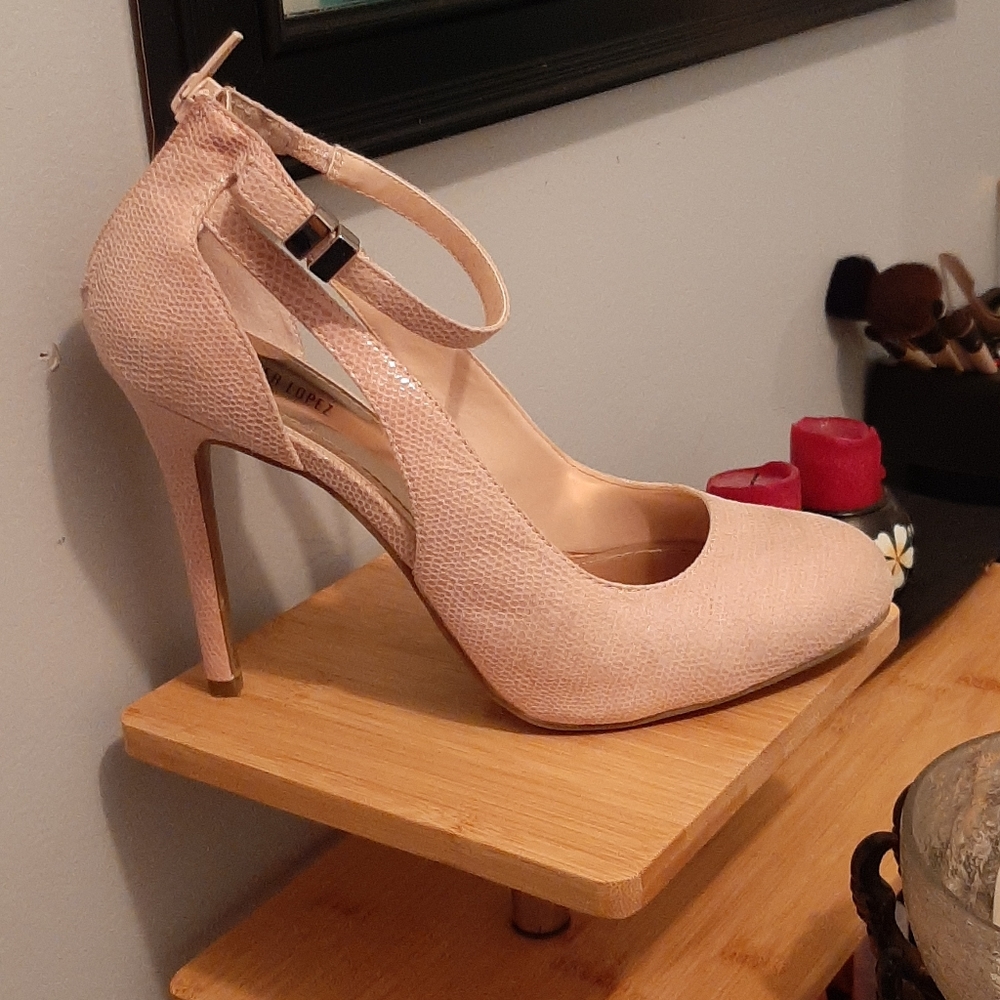 Heels - Picture 3 of 5